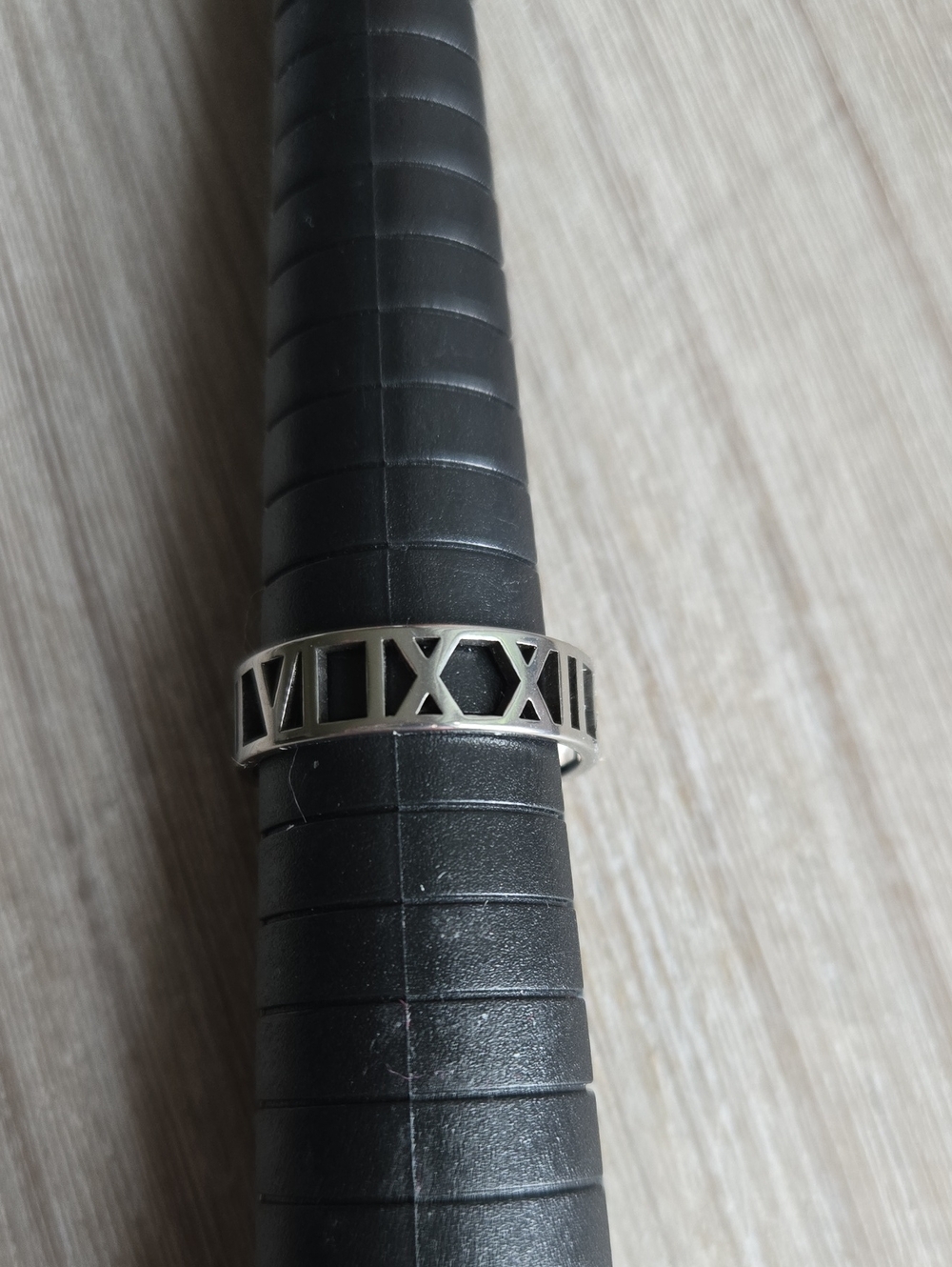 Silver Roman Numeral Cutout Band Ring.Size 7.5.